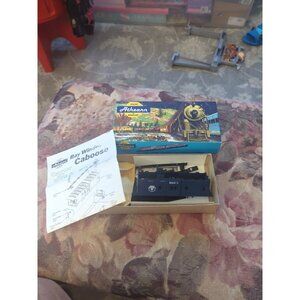 Trains Athearn In Miniature Bay Window Caboose Plastic Train Model Kit NOS